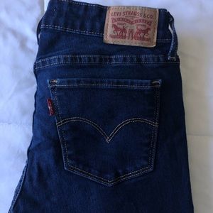 Levi’s 711 Dark Wash Skinny Jean Size 28